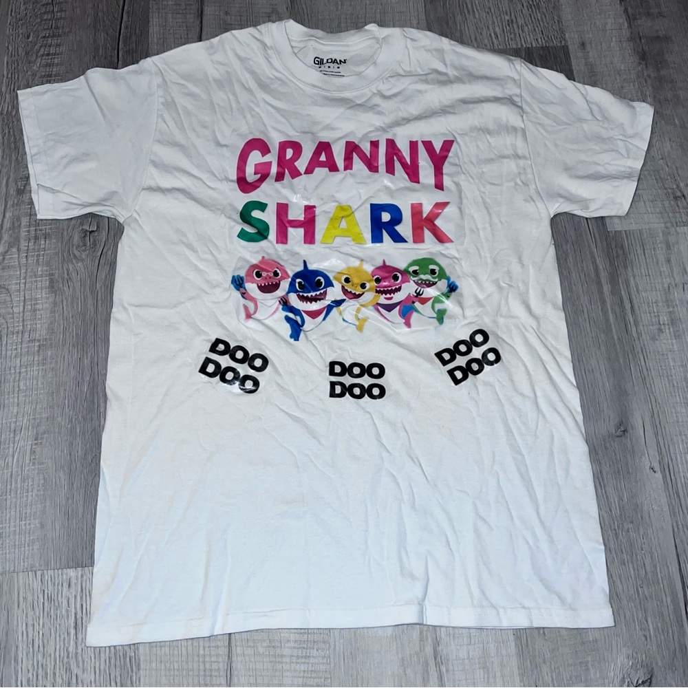 Homemade Granny Shark T-shirt size M